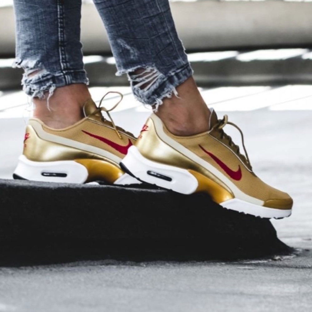 NWT 🔥Nike Air Max Jewell Metallic Gold - Picture 1 of 8